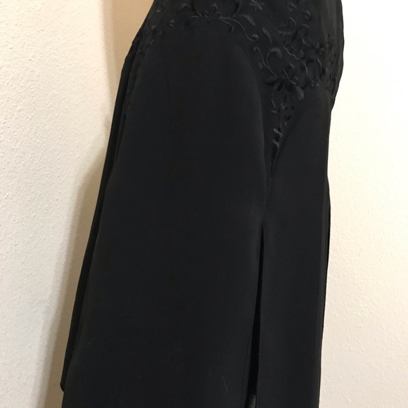 Black-lined Skirt with 6 embroidered panels. - Picture 4 of 6